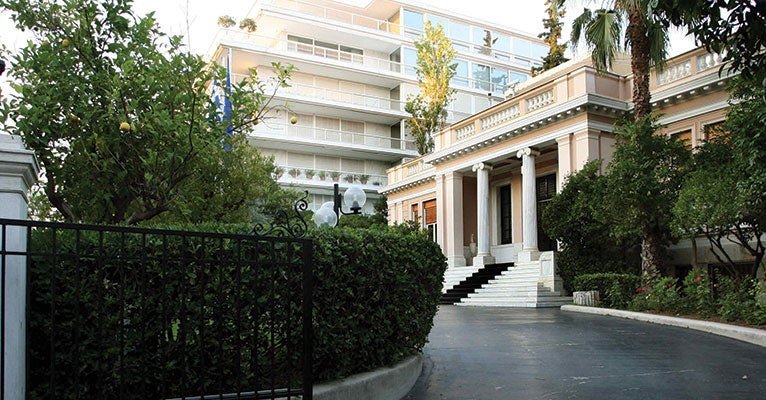 Ο Τσίπρας στη Σερβία – Γιορτάζει… μόνο του το Μέγαρο Μαξίμου!